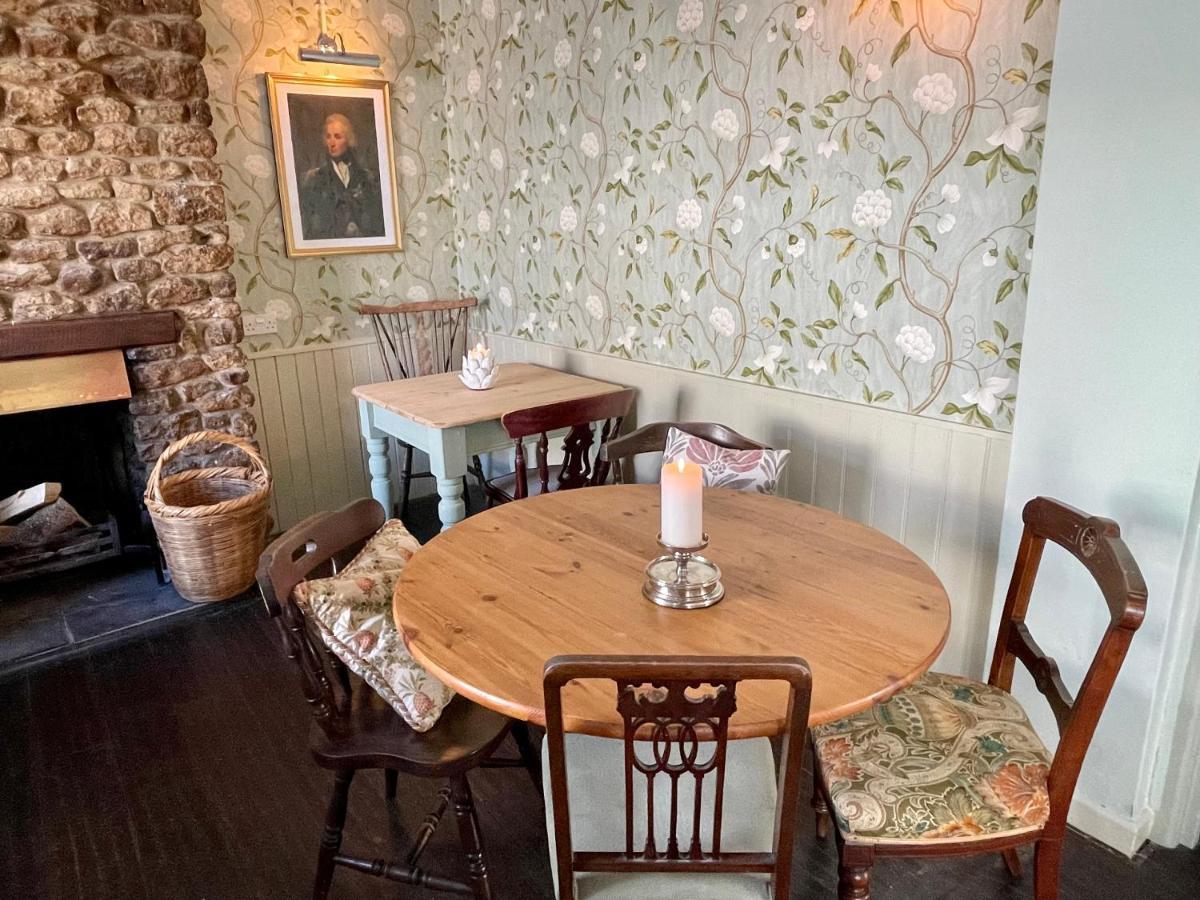 Lord Nelson Hotel Bridport Extérieur photo